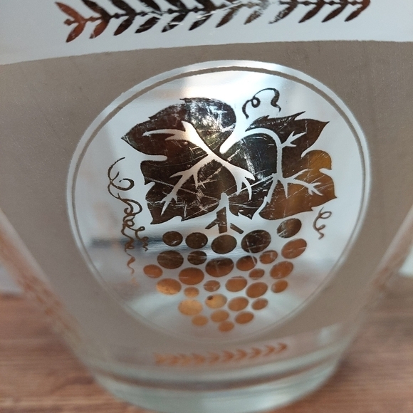 Vintage* Glass Chip/Fruit Bowl with Gold Fruit and Wheat Design - Picture 5 of 5